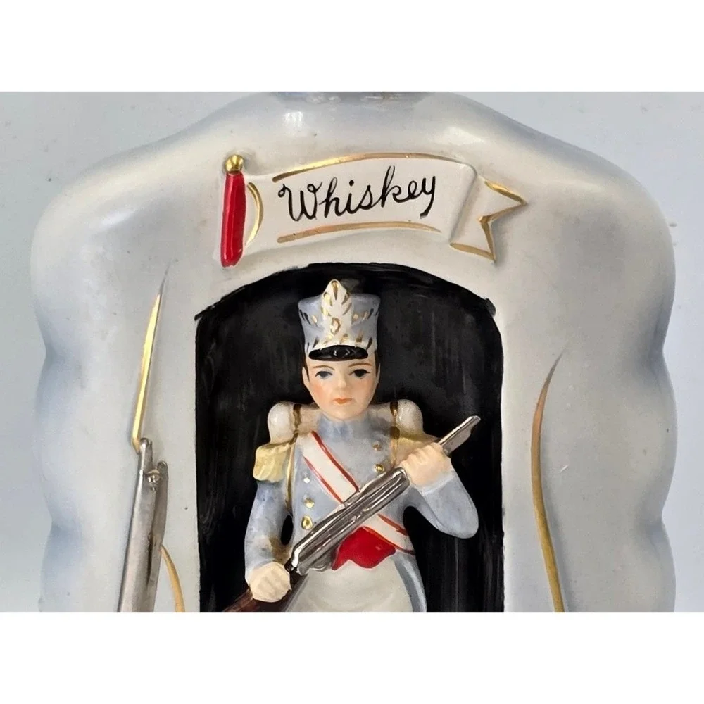 Vintage Shields Fifth Ave Soldier Whiskey Decanter Ceramic 3D Stopper Japan RARE